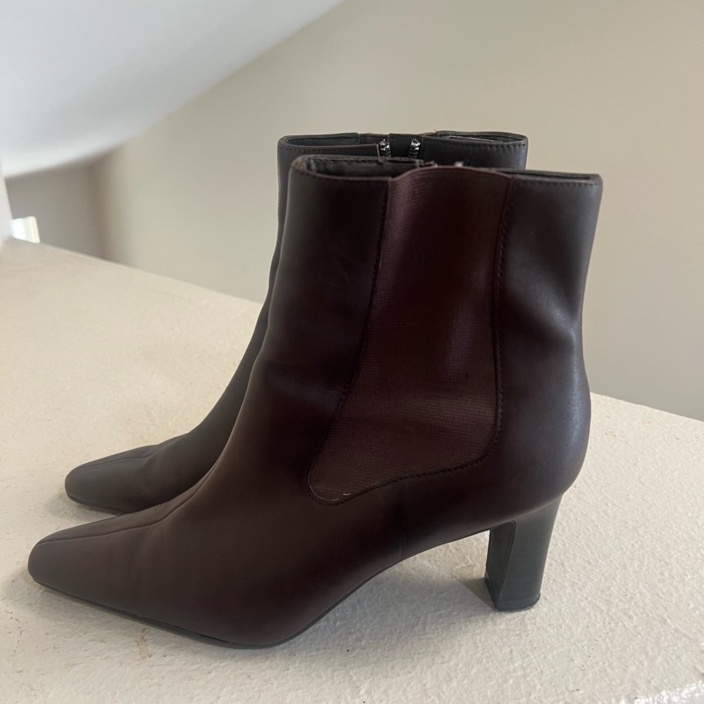 Vintage Leather Prediction brown pointed ankle boots. Size‎ 6